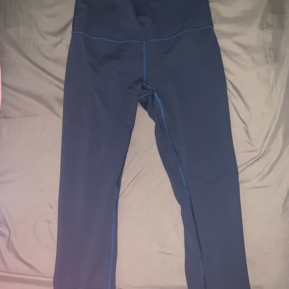 Size 8 navy lulu lemon crop